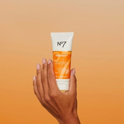 NO7 No7 Radiance+ Daily Energising Exfoliating Cleanser 100ml