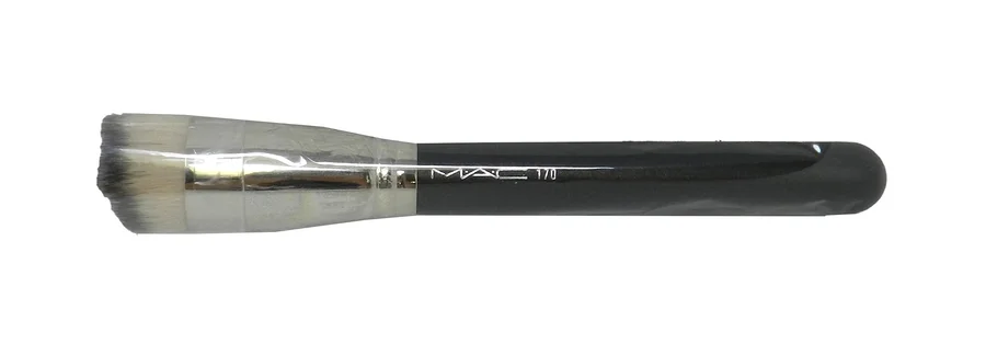 MAC MAC Brush - 170 Synthetic Rounded Slant Foundation