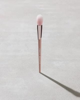 Fenty Beauty Fenty Beauty Precision Highlighter Brush 135