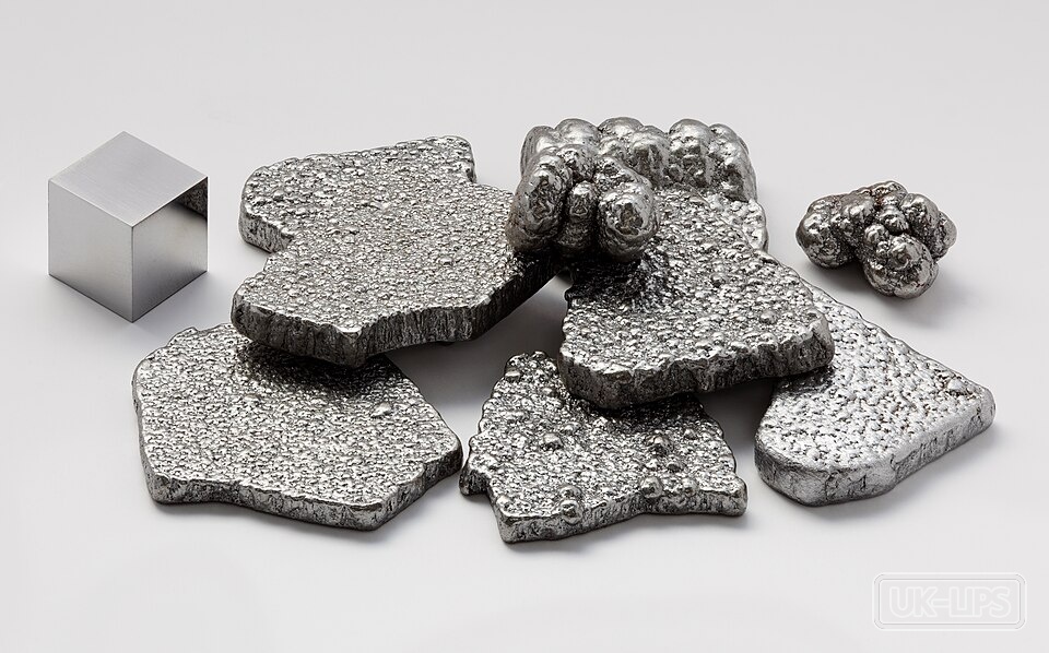 Iron Oxides — Iron oxides are naturally occurring minerals mined from the earth, primarily composed o… | UK Lips ingredient guide