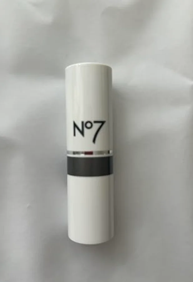 NO7 No7 Moisture Drench Lipstick – Pillarbox