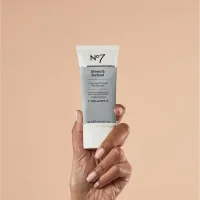 NO7 No7 Shield & Defend City Light Tinted Moisturiser 50ml – 3 Medium