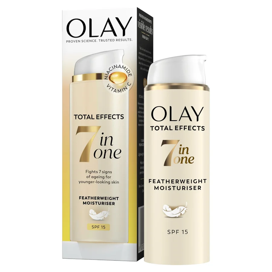 Olay Olay Total Effects Featherweight 7 in 1 Anti-Ageing Day Moisturiser with SPF 15 - Hydrating Face Cream with Niacinamide & Vitamin C – Fights 7 Signs of Ageing for Younger-Looking Skin –